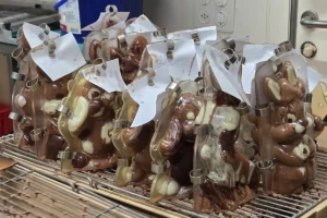 Efficiency Club Zug, Bäckerei Hotz Rust AG in Baar – Schoggihasen Event vom Mittwoch, 18. März 2026, Osterhasen trocknen lassen